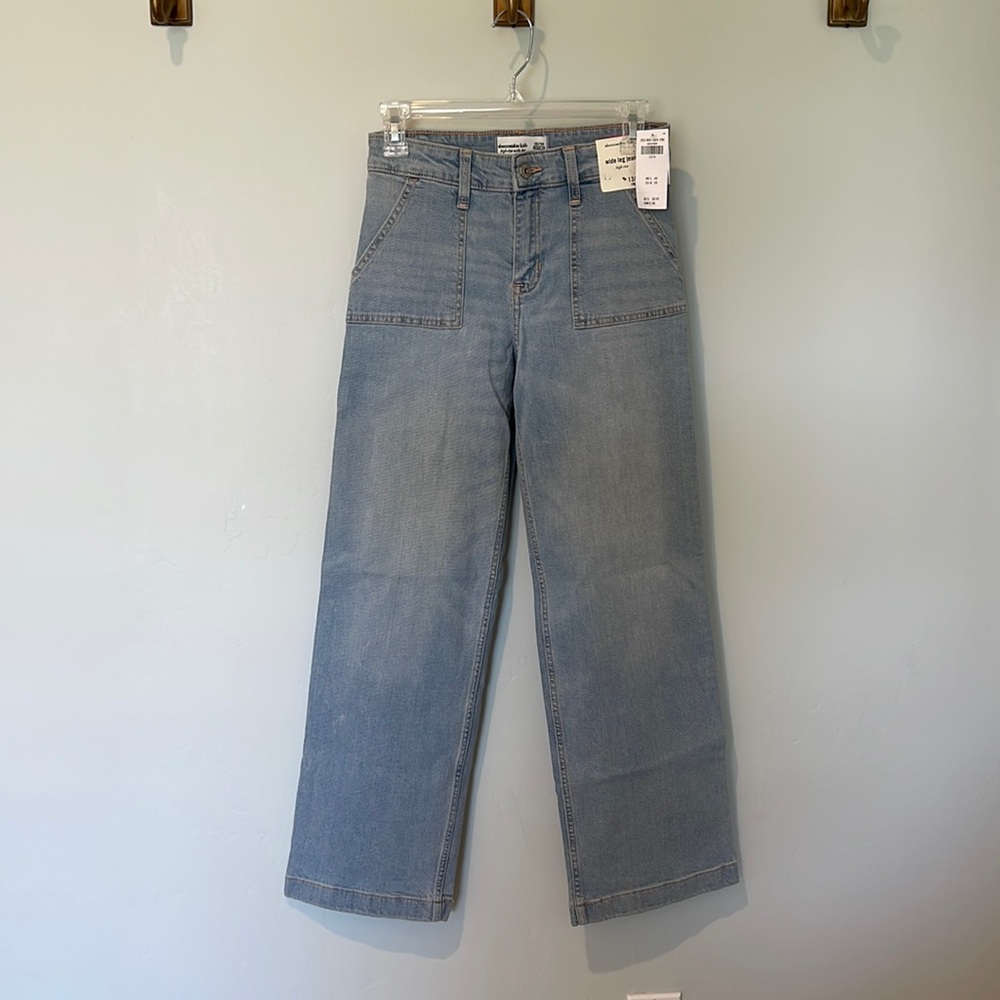 High rise wide leg Jean NWT